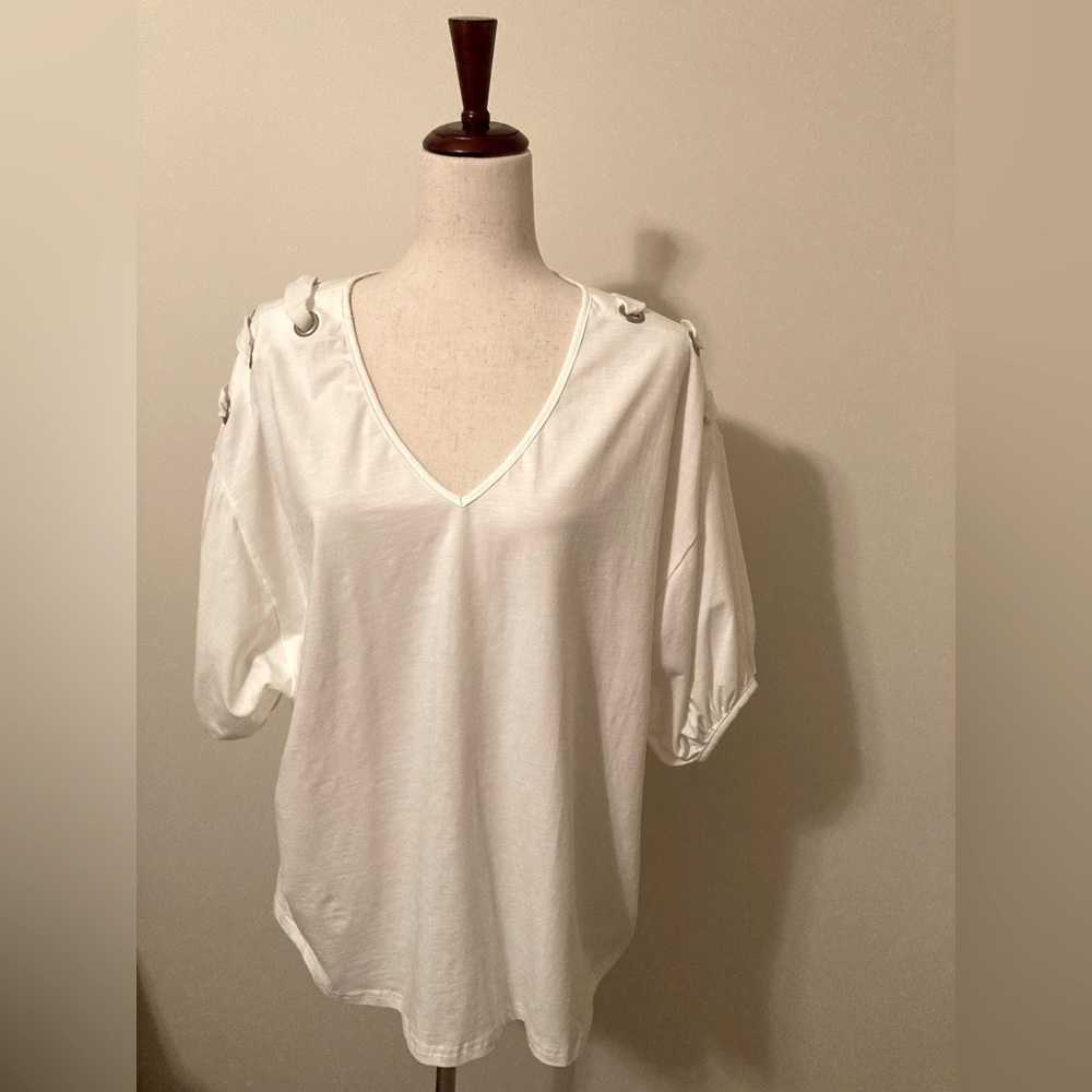 Very J Women’s White Eyelet Trendy Top. NWOT. Size L